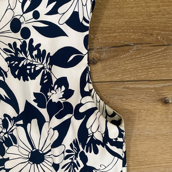 Connected Sleeveless Dress - Picture 6 of 9